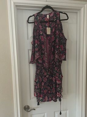 Raga Romper, NWT, Sz Medium, black/pink, drop shoulders. Boho